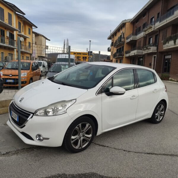 Peugeot 208 PureTech 82 5 porte Active - immagine 2