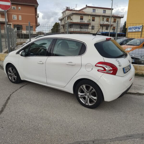 Peugeot 208 PureTech 82 5 porte Active - immagine 5